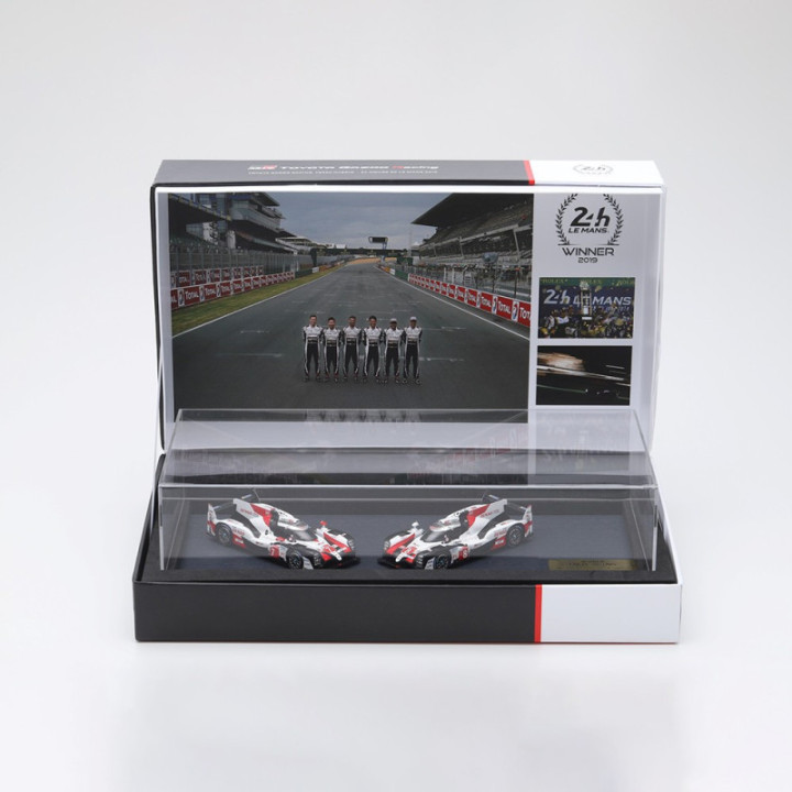 Колекційний набір з двох автомобілей TOYOTA HYBRID TS050 No. 8 та 7